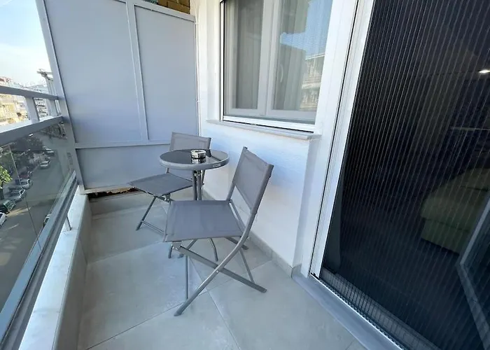 The Grεεn Apartment