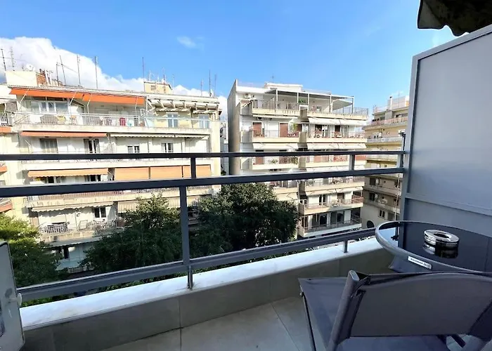 The Grεεn Apartment